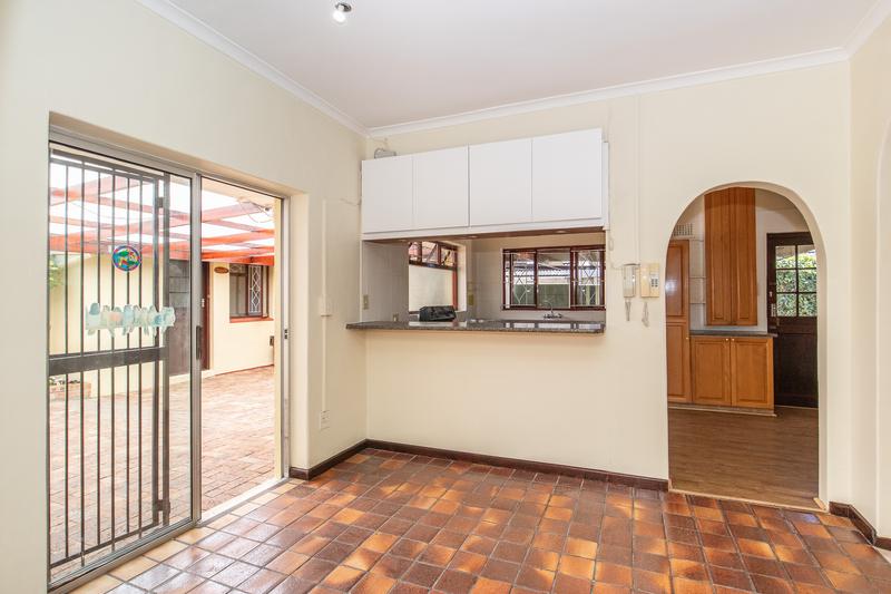 5 Bedroom Property for Sale in Bergvliet Western Cape